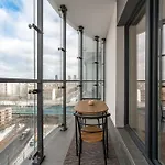 아파트 Wola Tower *