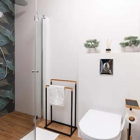 דירה Wola Tower ורשה