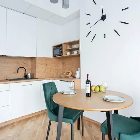Wola Tower Apartman *