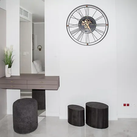 Wola Tower Apartman *