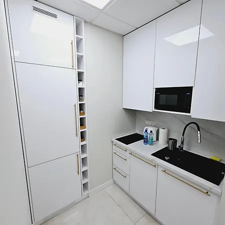 דירה Wola Tower ורשה