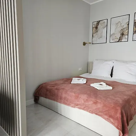 Wola Tower Apartman Varsó